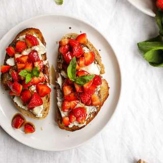 Strawberry Goat Cheese Bruschetta