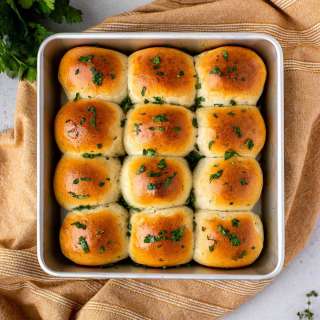 Garlic Herb Dinner Rolls