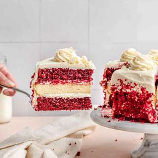 Red Velvet Cheesecake Cake